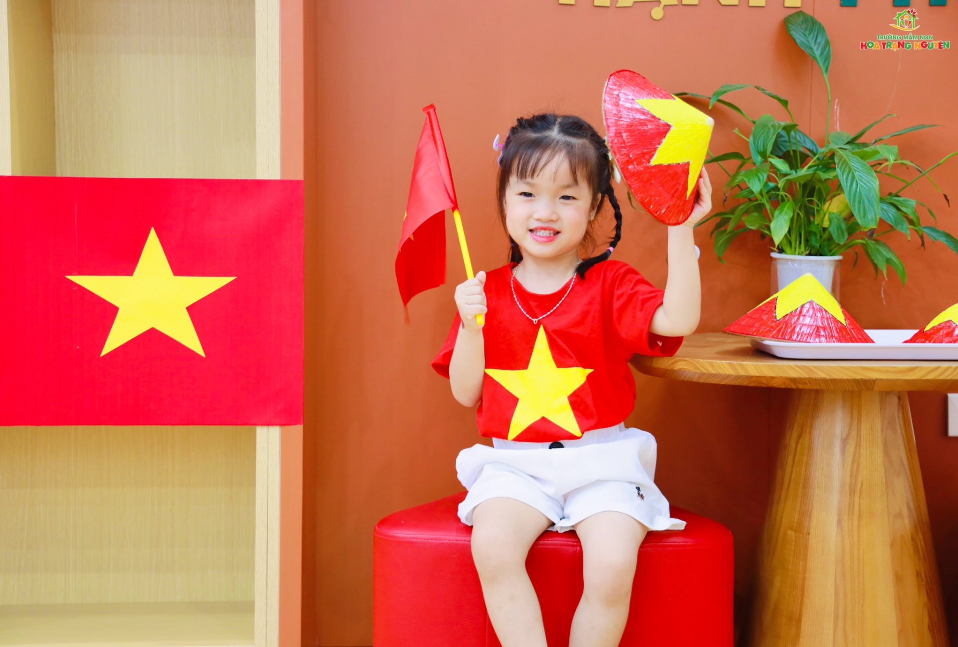 Rực rỡ sắc đỏ tự hào Việt Nam tại Hoa Trạng Nguyên